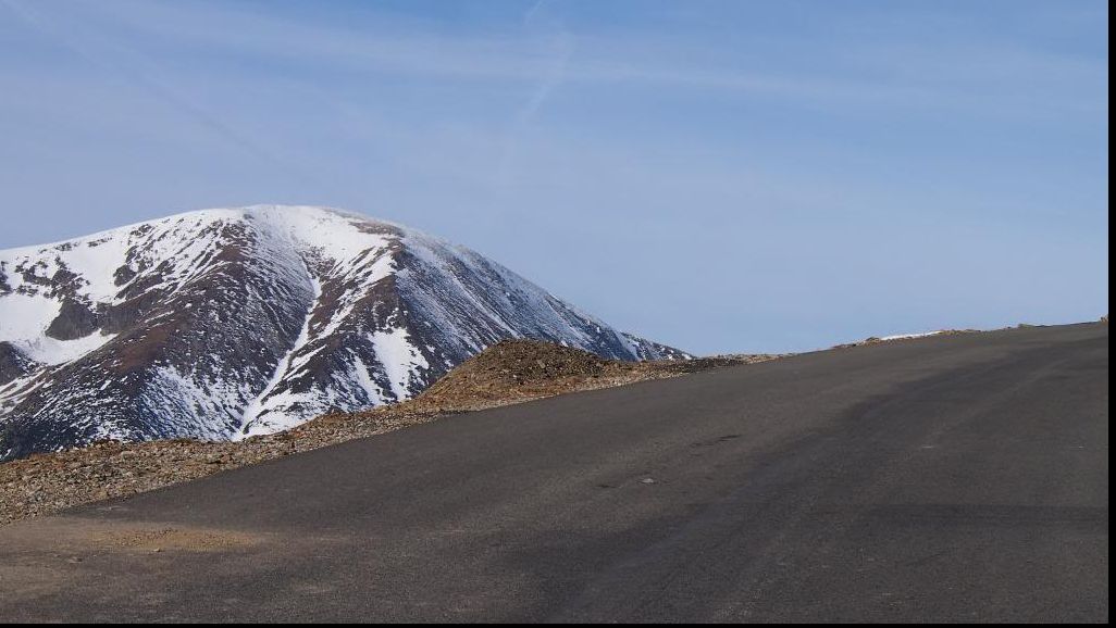 Parazăpezile de pe drumul Novaci – Rânca, luate de vânt