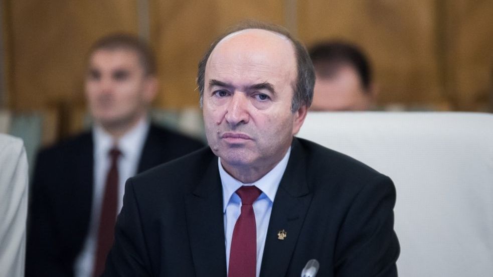 Tudorel Toader i-a dat replica lui Augustin Lazăr prin intermediul realitatea.net