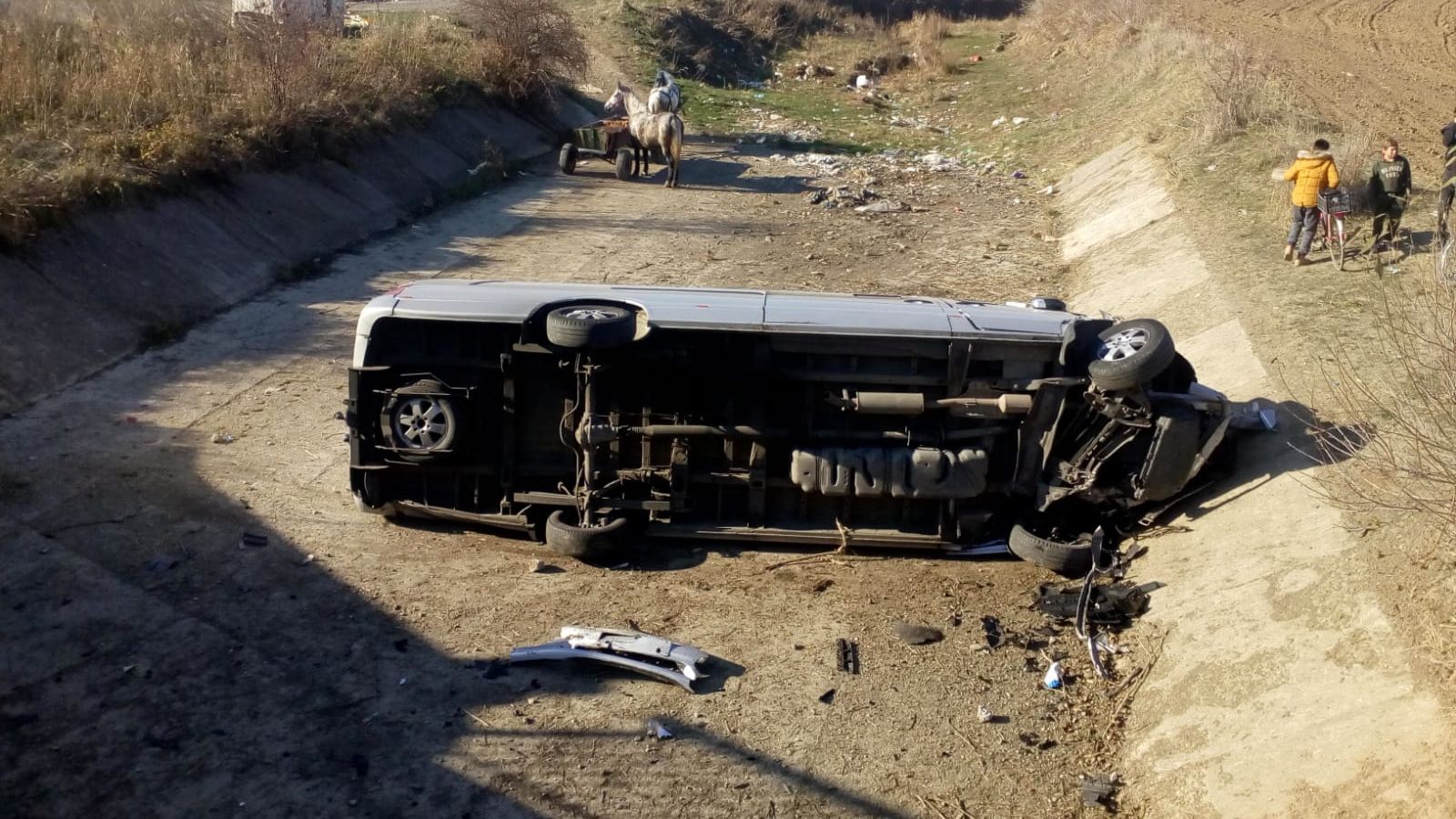 Mureş: Accident grav cu un microbuz. Sunt 10 victime