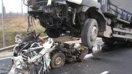 A ajuns la accident urlând. Iubitul ei nu mișca. Apoi, șoc: "mortul" a zâmbit și a spus următoarele