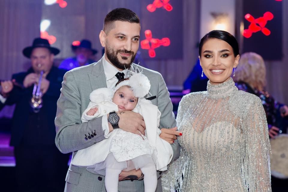 Elena Băsescu a întors toate privirile la botezul fetiței Adelinei Pestrițu 