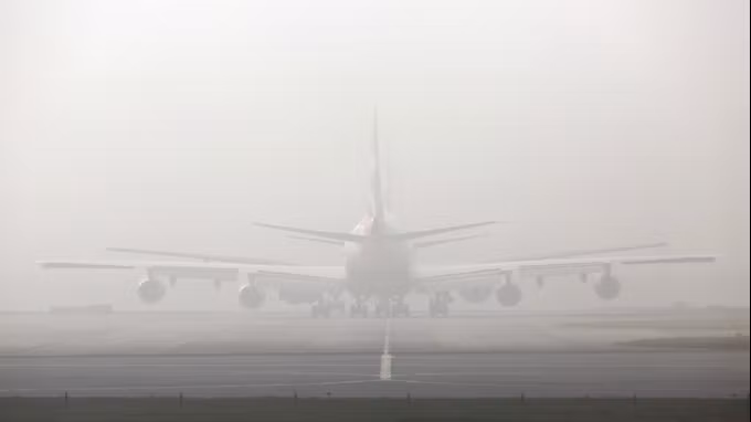 Ceața densă întrerupe traficul pe Aeroportul Henri Coandă