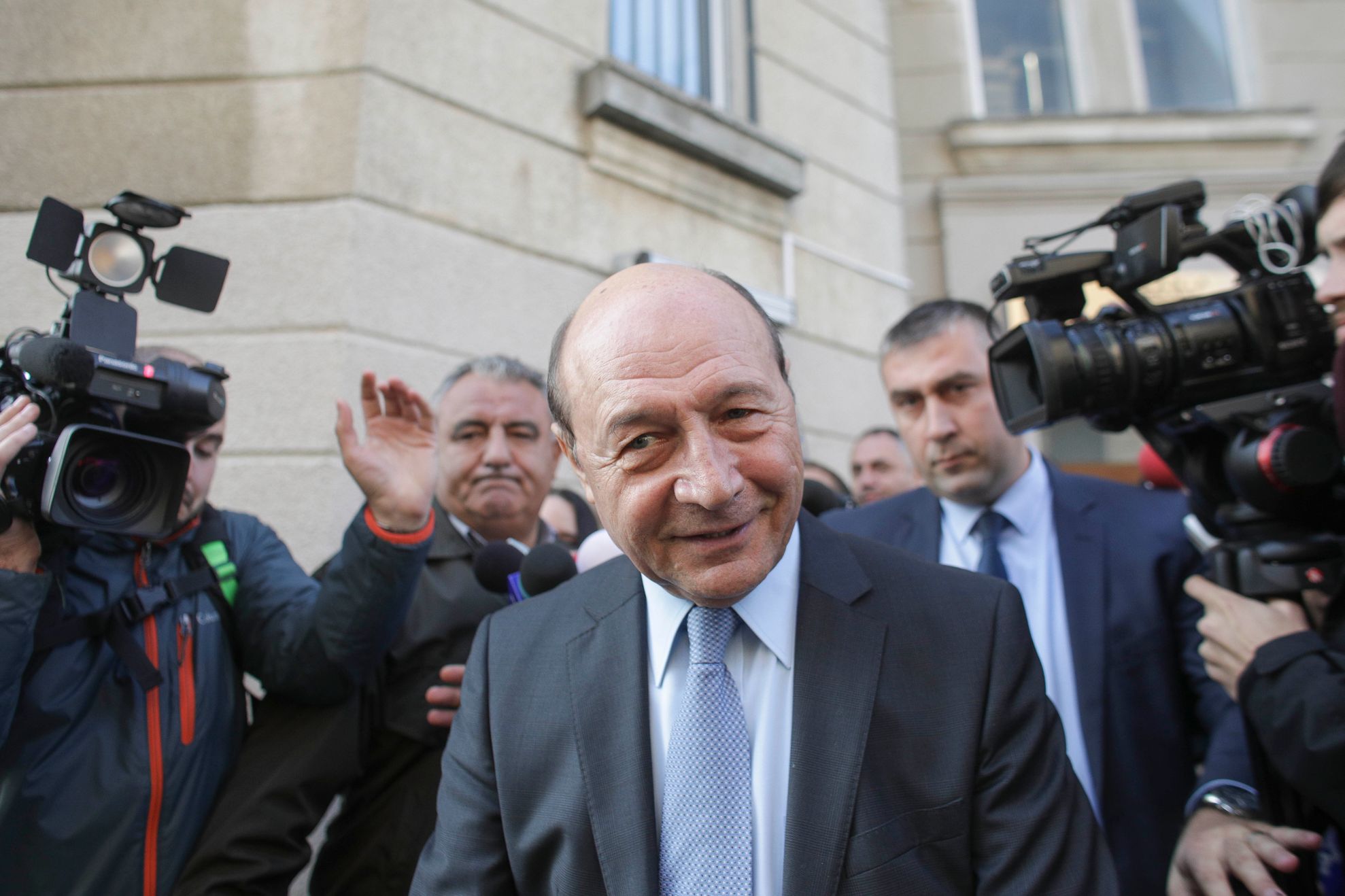 Băsescu aruncă în aer scena politică. Ce mesaje trimit ambsadorii statelor UE în țările de origine