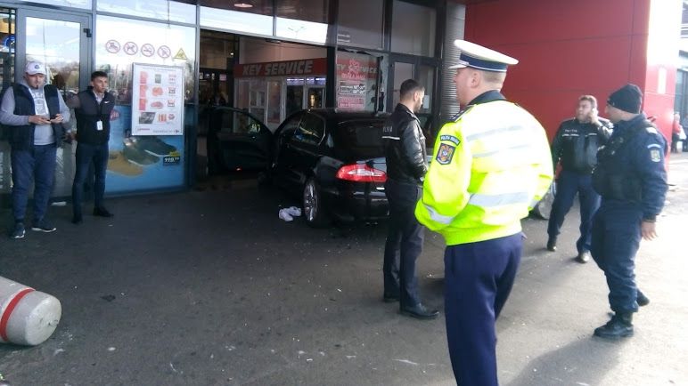 Atacatorul de mall-ul din Brăila ajunge în fața magistraților