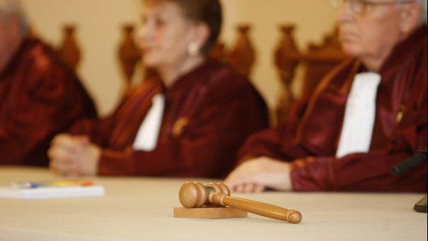 Legea care sufocă ONG-urile, respinsă de CCR 