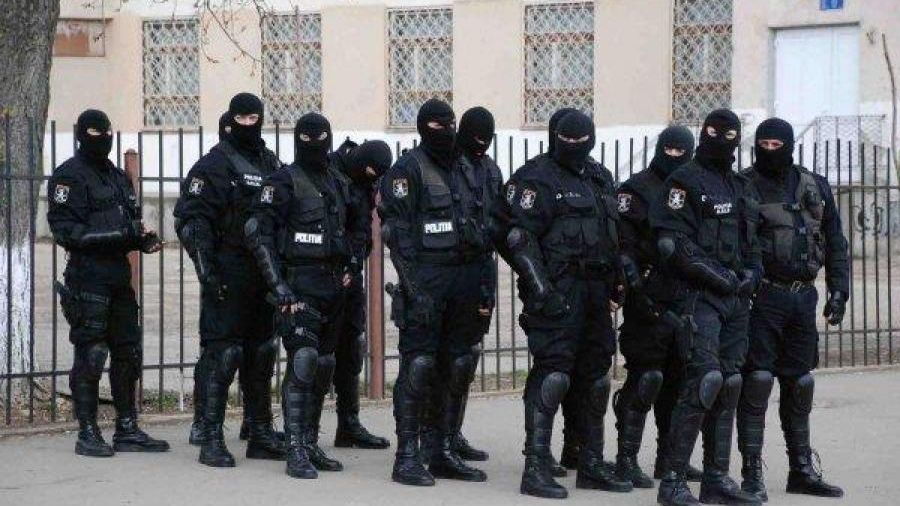 Trei bărbaţi, prinşi în Vama Borş cu 17 kg de canabis