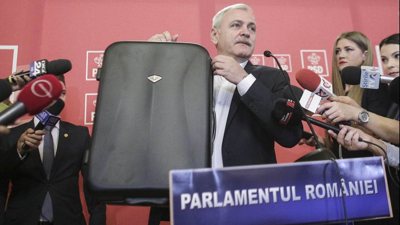 Dragnea face CIRC. A venit cu două VALIZE la ședința CEx. "Am adus gogoși Rise Project"