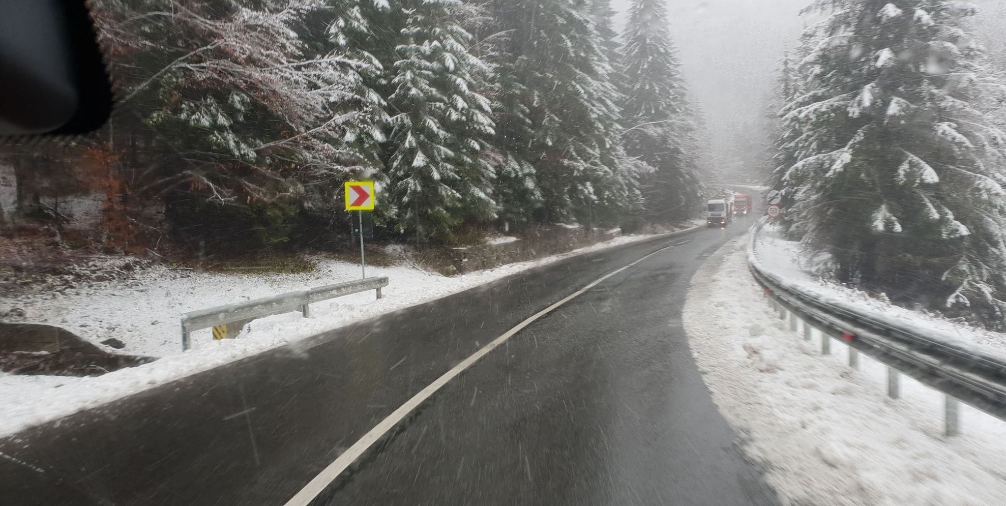FOTO A nins în mai multe județe din țară! Strat de zăpadă de zeci de centimetri 