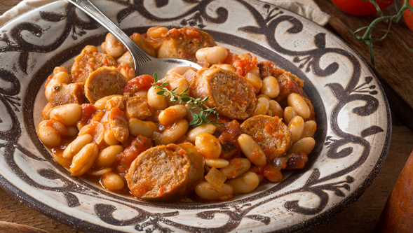 O primărie din Olt a plătit 25 lei pentru o porţie de fasole cu cârnaţi oferită de 1 Decembrie