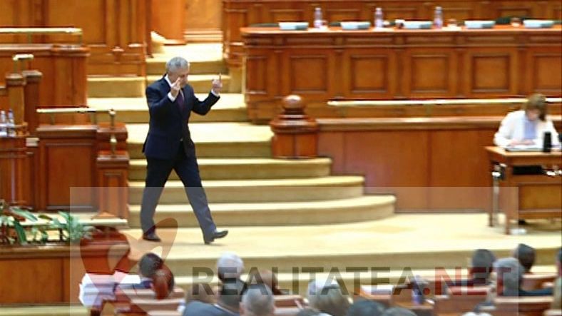 Florin Iordache, semne obscene către Opoziție, în Parlament. UPDATE Explicație zeflemitoare