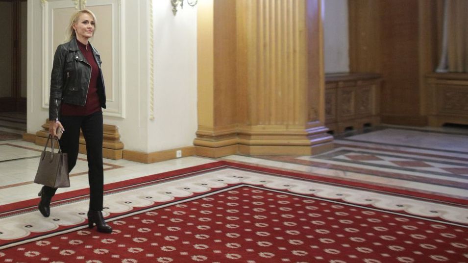 Nervoasă, Firea atacă USR, respinge decizia instanței, care scoate în ilegalitate companiile PMB