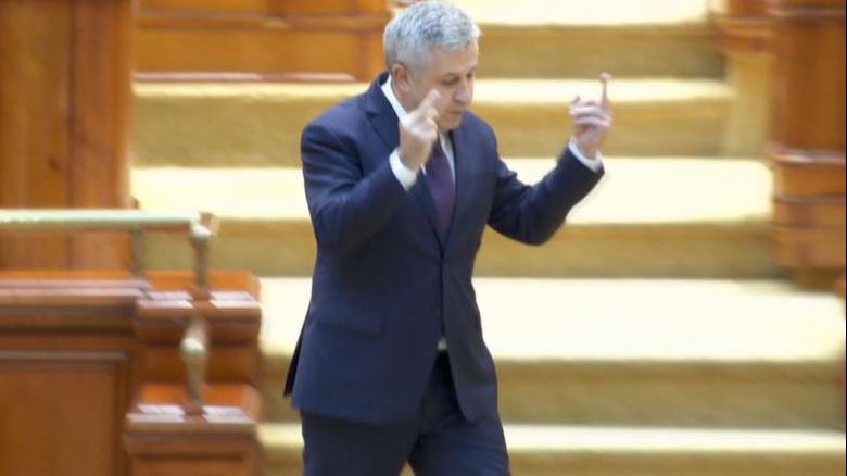 Iordache spune că a avut un "spasm" la deget