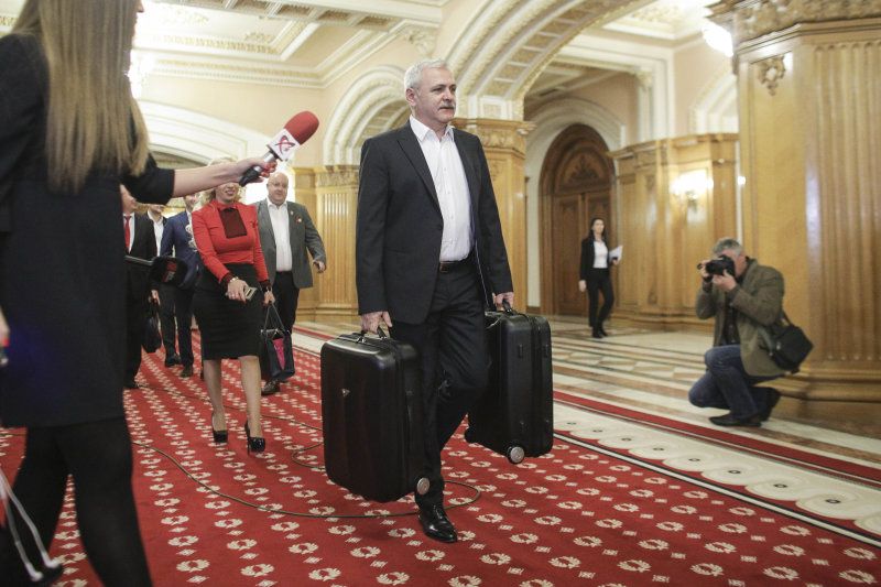 CCR a decis: completele de cinci judecători se refac. Dragnea răsuflă uşurat