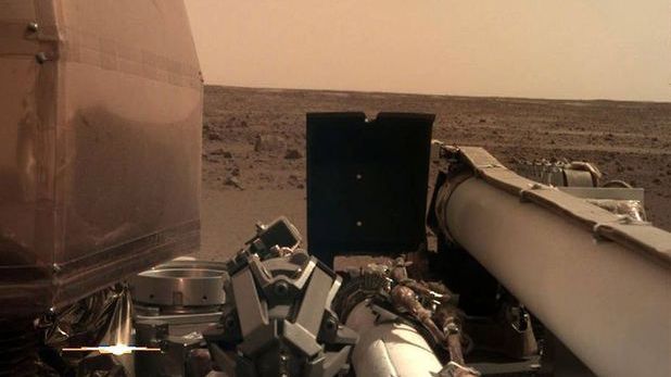 Prima imagine clară realizată de sonda InSight pe Marte