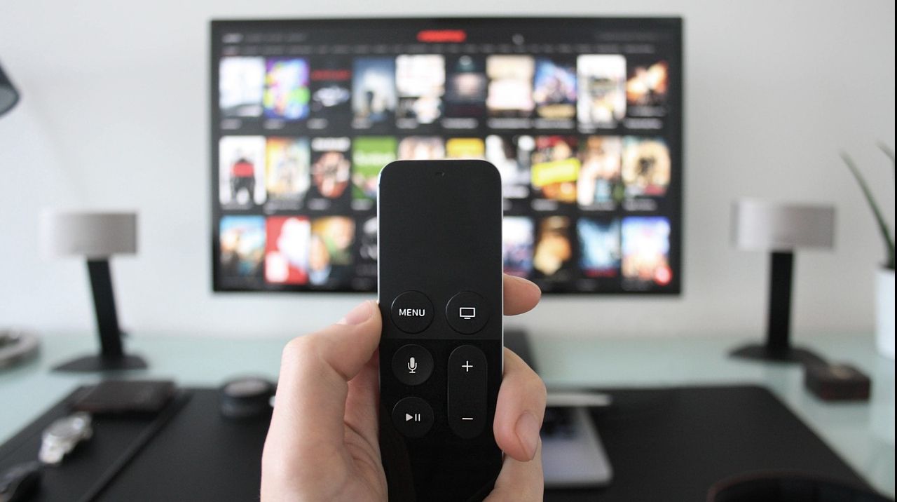 TOP 10 oferte la televizoare mari pe care le găsești astăzi