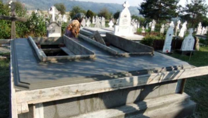 Fiica lor a murit la 16 ani. Apoi, a venit vestea de la cimitir. "Din cavou se aud țipete"