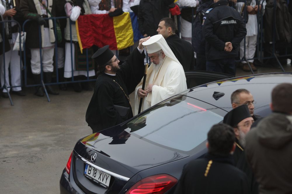 Purtător de cuvânt BOR: ”Sunteți invidioși că nu apucați o tură cu Merțanele popilor”