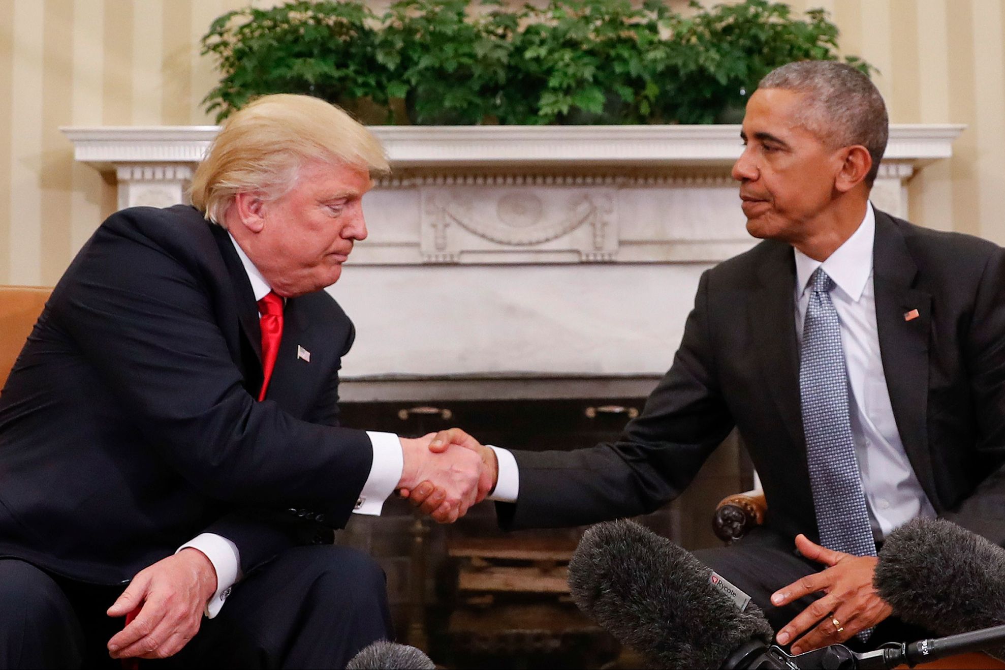 Trump l-a luat peste picior pe Obama: "Eram în avion și n-aveam ce face, așa că l-am ascultat"