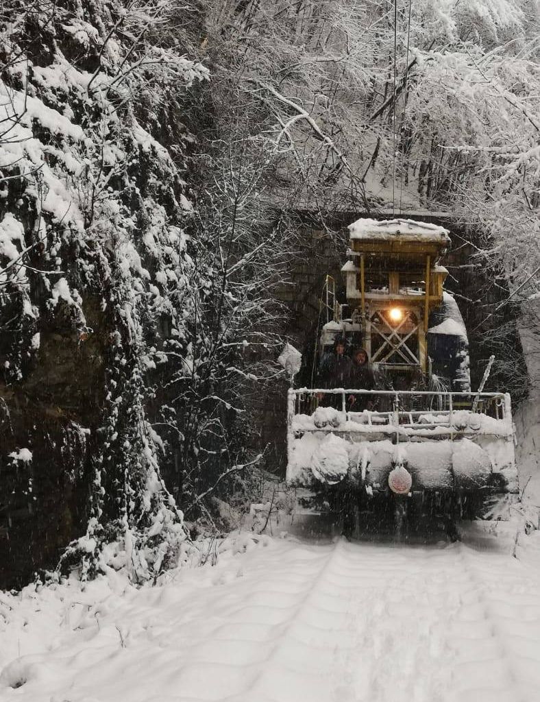 Haos pe căile ferate, sute de călători au stat ore întregi în trenuri (ÎNTÂRZIERILE ÎN TIMP REAL)