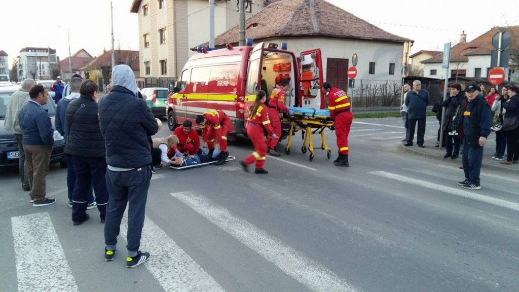 Doi copii si mama lor, accidentați grav pe trecerea de pietoni în drum spre școală