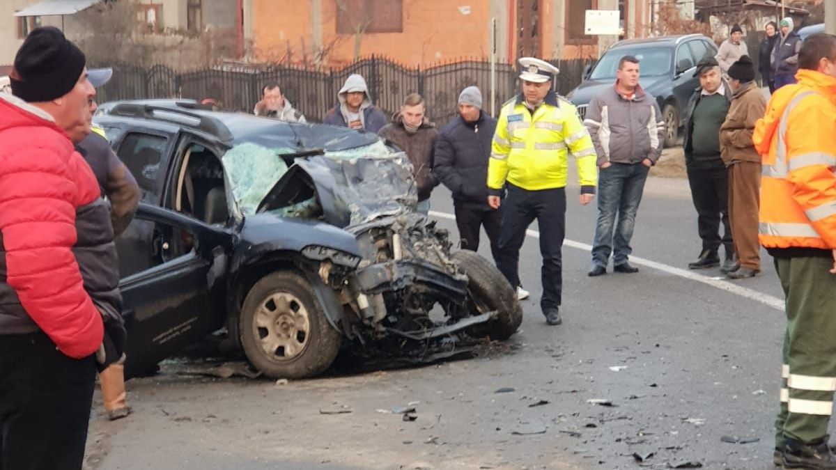 Accident grav la Curtea de Argeş: Doi morți și trei răniți