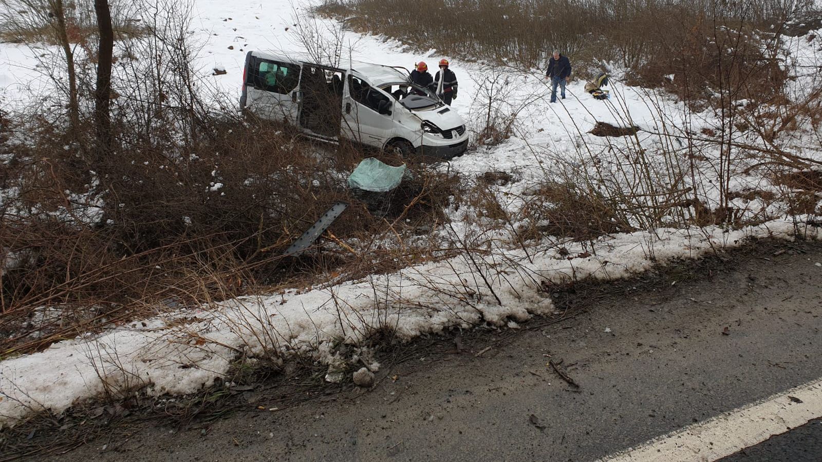 Accident grav la Arad: Trei persoane rănite