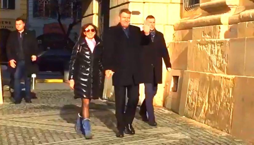 Iohannis și soția lui au participat la slujba de Duminică de la Biserica "Sfânta Trime" din Sibiu