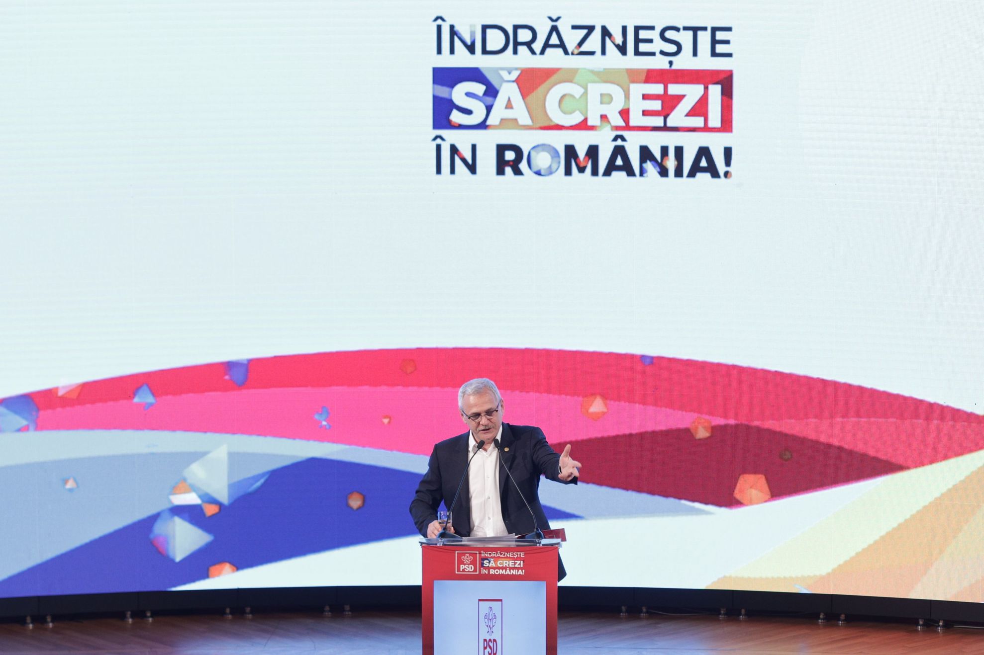Dragnea deschide focul: "Se înghesuie la un partid făcut de securiști" 