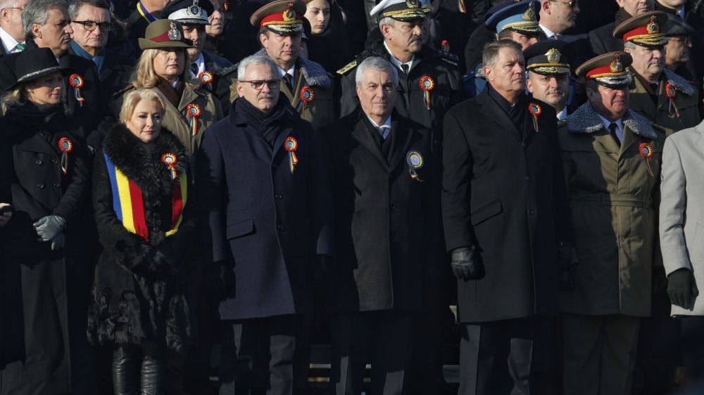 Parada de 1 Decembrie cu SURPRIZE. Avioanele F16, învinse de gheață, un tanc stricat, degerături