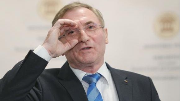 Procurorul general, ameninţat cu procesul de un fost ofiţer SRI