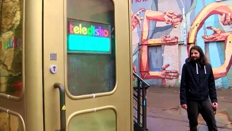 Cea mai mică discotecă din lume se află la Berlin. Câte persoane încap