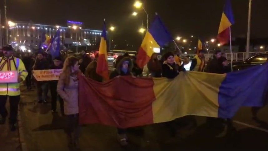 Peste 500 de sibieni au protestat împotriva guvernării și a legilor justiției