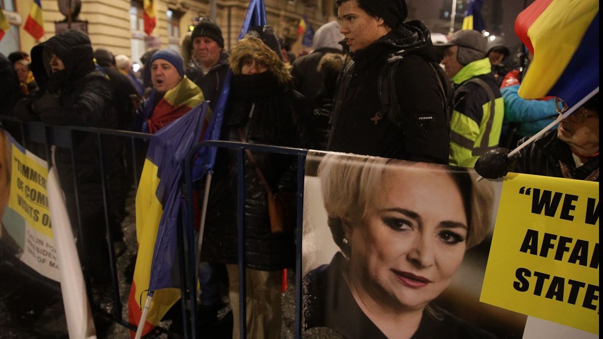 Protest anti-PSD în fața Ateneului Român: "Vrem Europa, nu dictatură"
