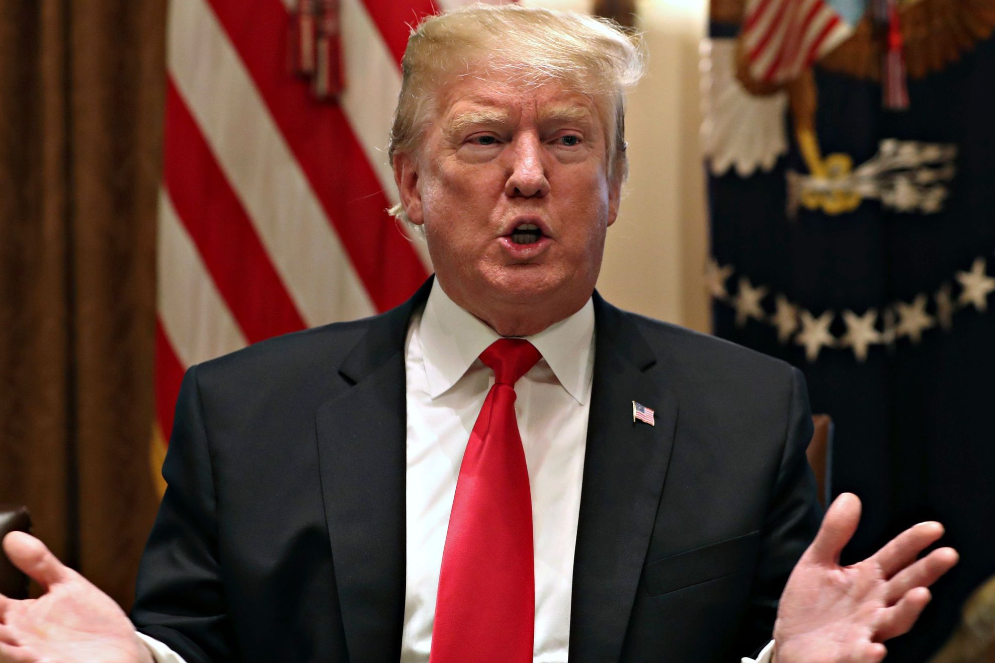 Trump a semnat decretul pentru reluarea temporară a activităţilor agenţiilor guvernamentale