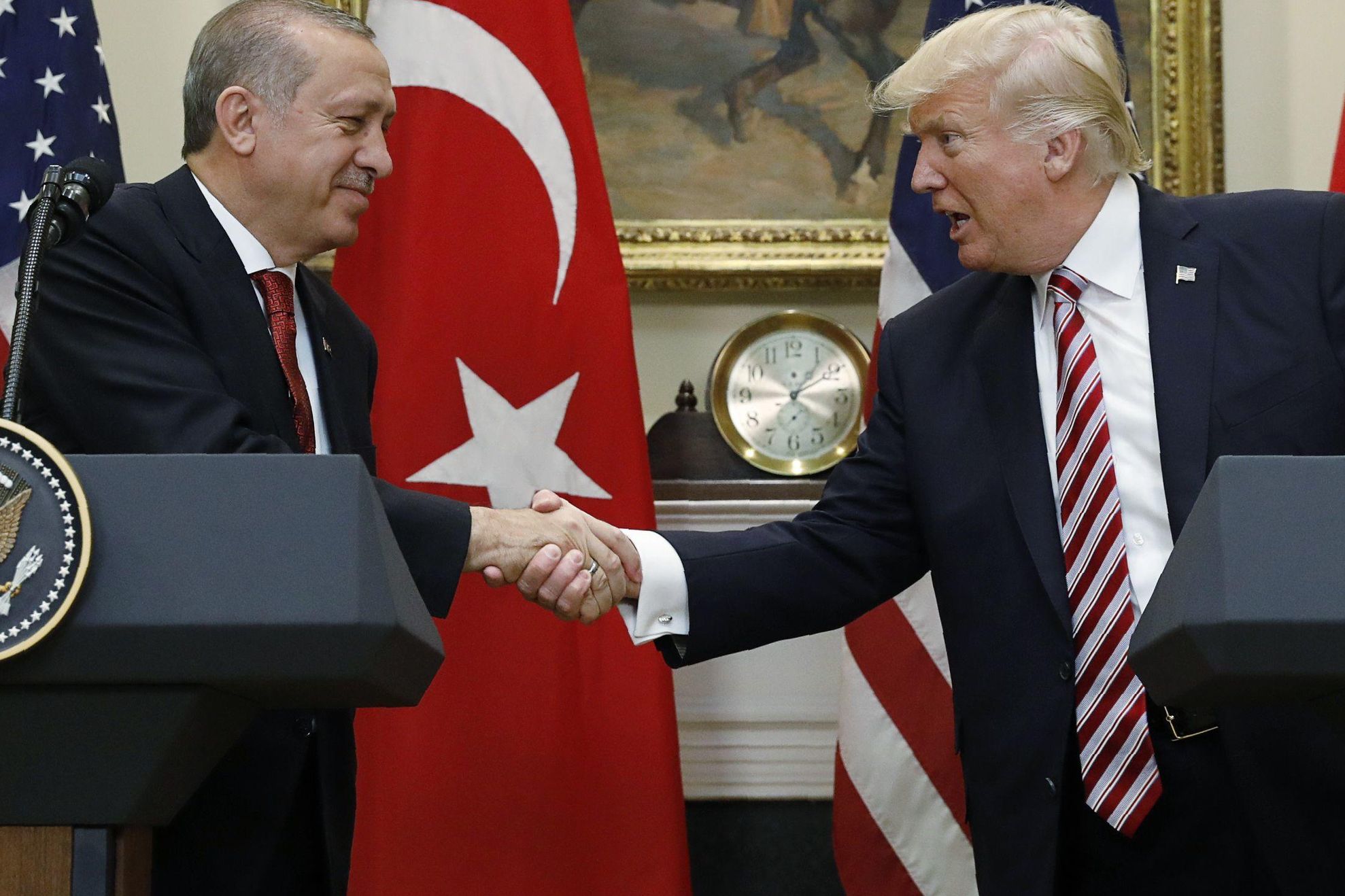 Trump amenință că ”va devasta Turcia, economic”, dacă îi lovește pe kurzi