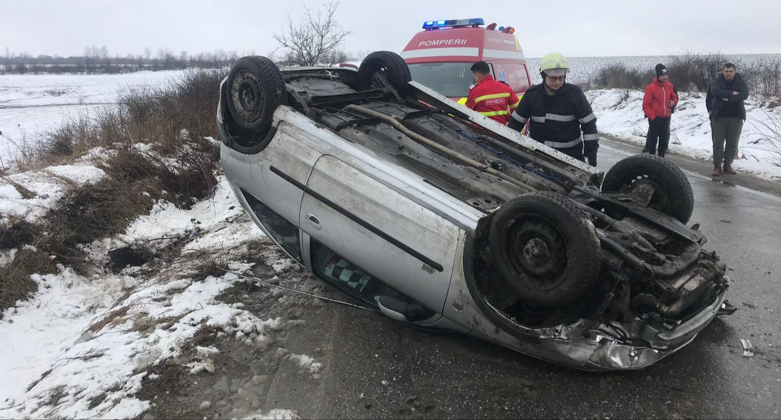 Accident rutier în Olt. Trei răniți. Imagini cumplite