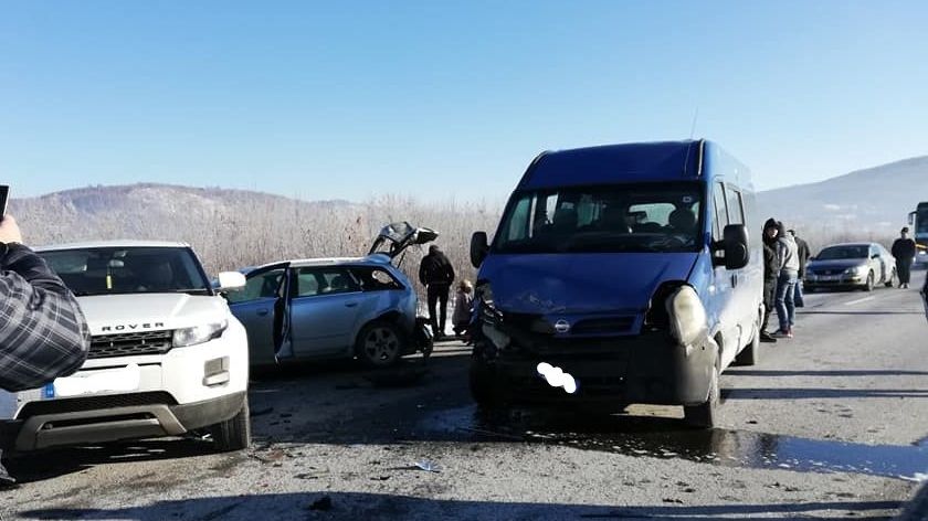  Accident cumplit DN 1. Patru mașini implicate. Mai mulți răniți