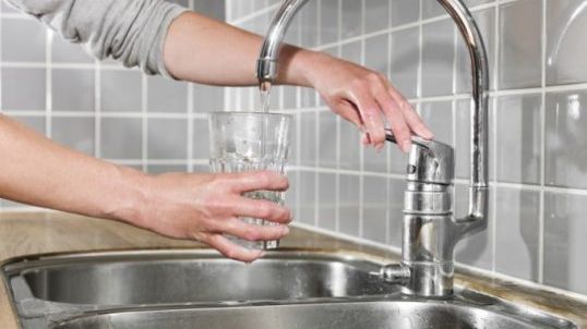 Ce se întâmplă cu nivelul de clor din apa de la robinet