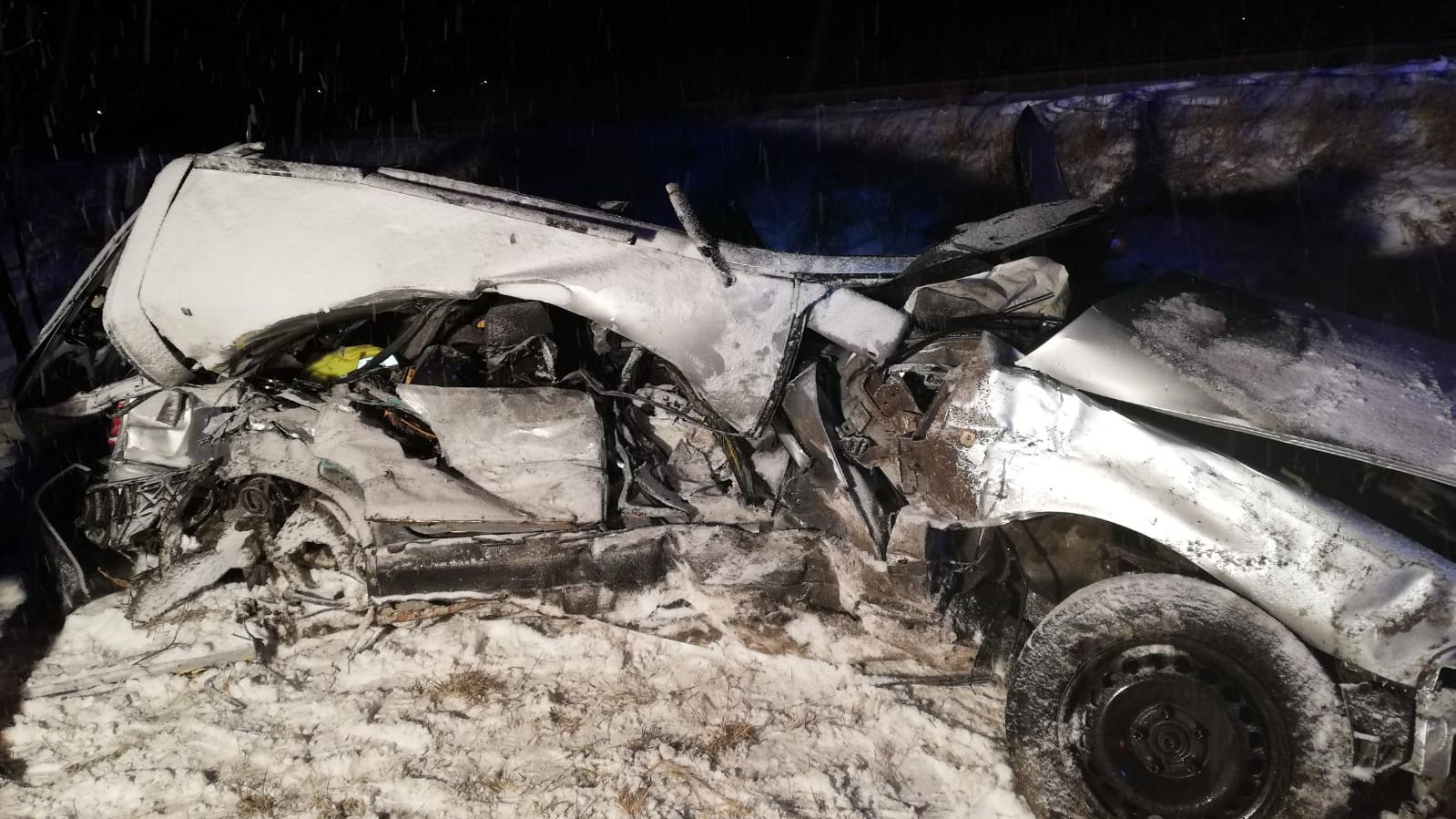 Accident groaznic în Brașov. Autobuz cu 40 de persoane, implicat. Un mort