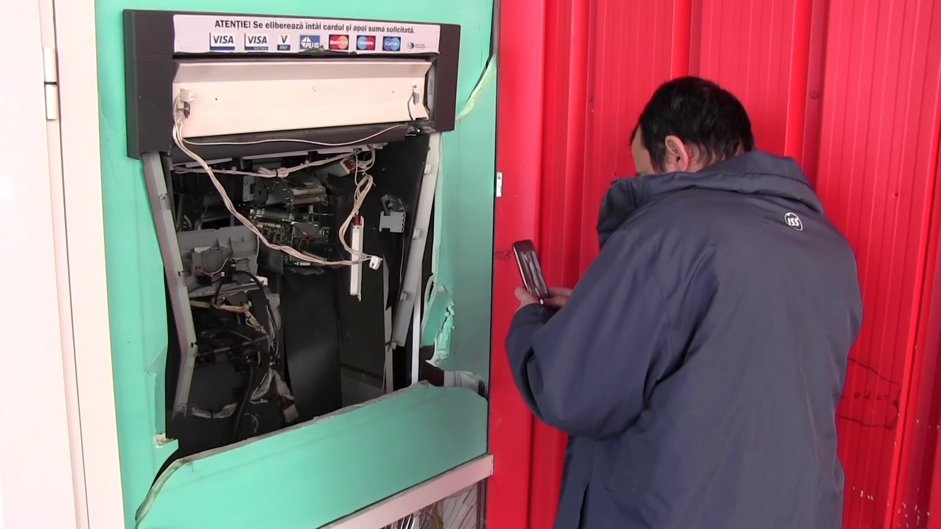 FOTO+VIDEO Jaf ca în filme la un bancomat din Arad