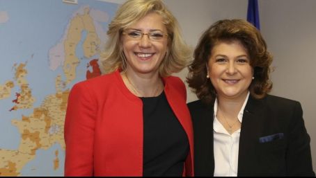 Rovana Plumb o pune la colț pe Corina Creţu: "Doamna comisar ar trebui să explice..."