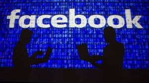 Cum te poate spiona Facebook pentru 20 de dolari pe lună