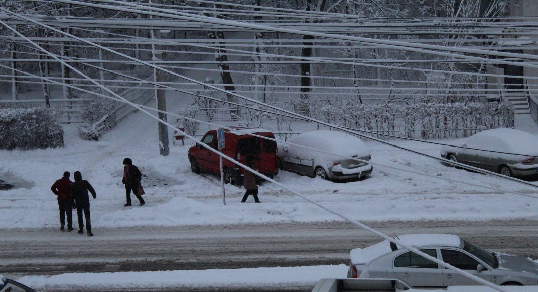 Brăila, sub zăpadă. Primarul anunță amendarea firmei de deszăpezire
