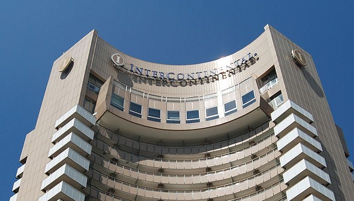 Un bărbat a murit după ce s-a aruncat de pe Hotelul Intercontinental din București