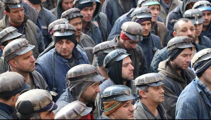Ultima ofertă pentru minerii din Oltenia: 700 de lei în plus la salariul brut