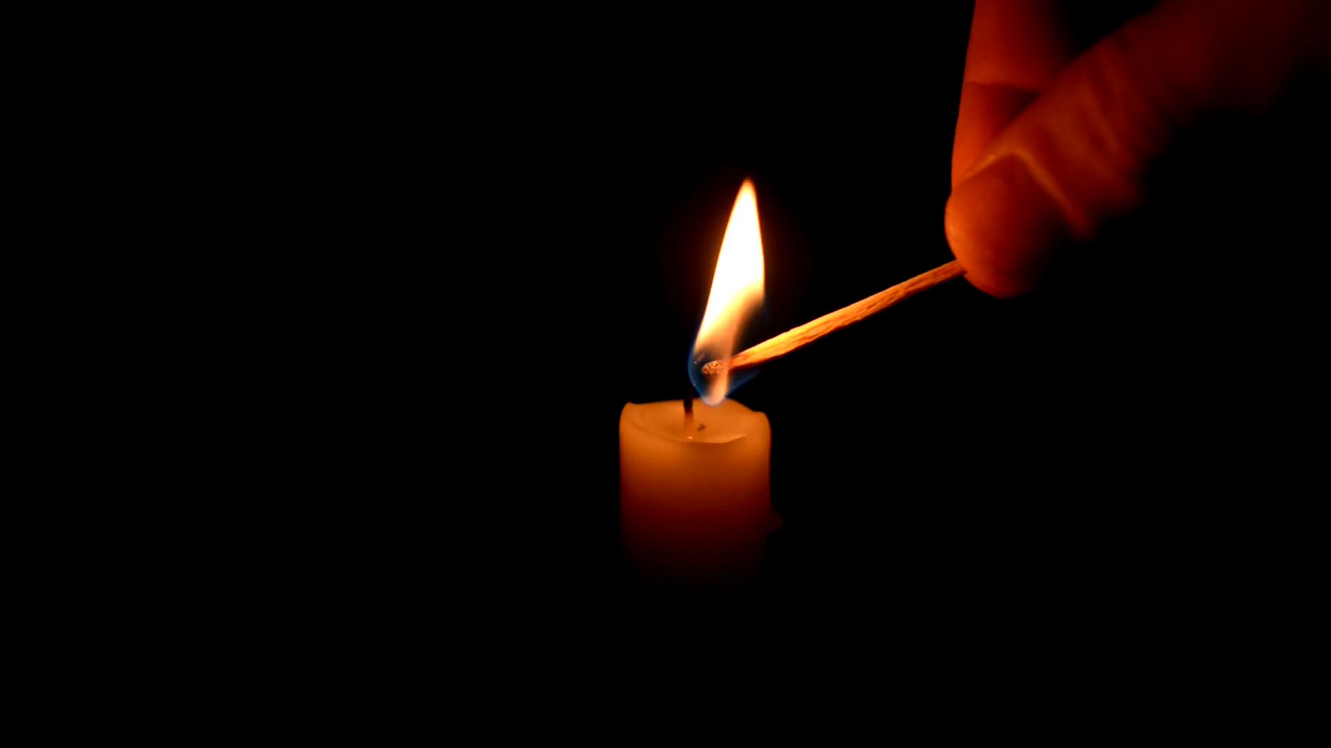 Un îndrăgit prezentator TV a fost găsit mort în casă