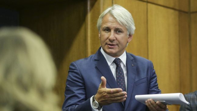 Misterioasele studii ale lui Teodorovici, cel care a ajuns angajat la stat de pe băncile liceului