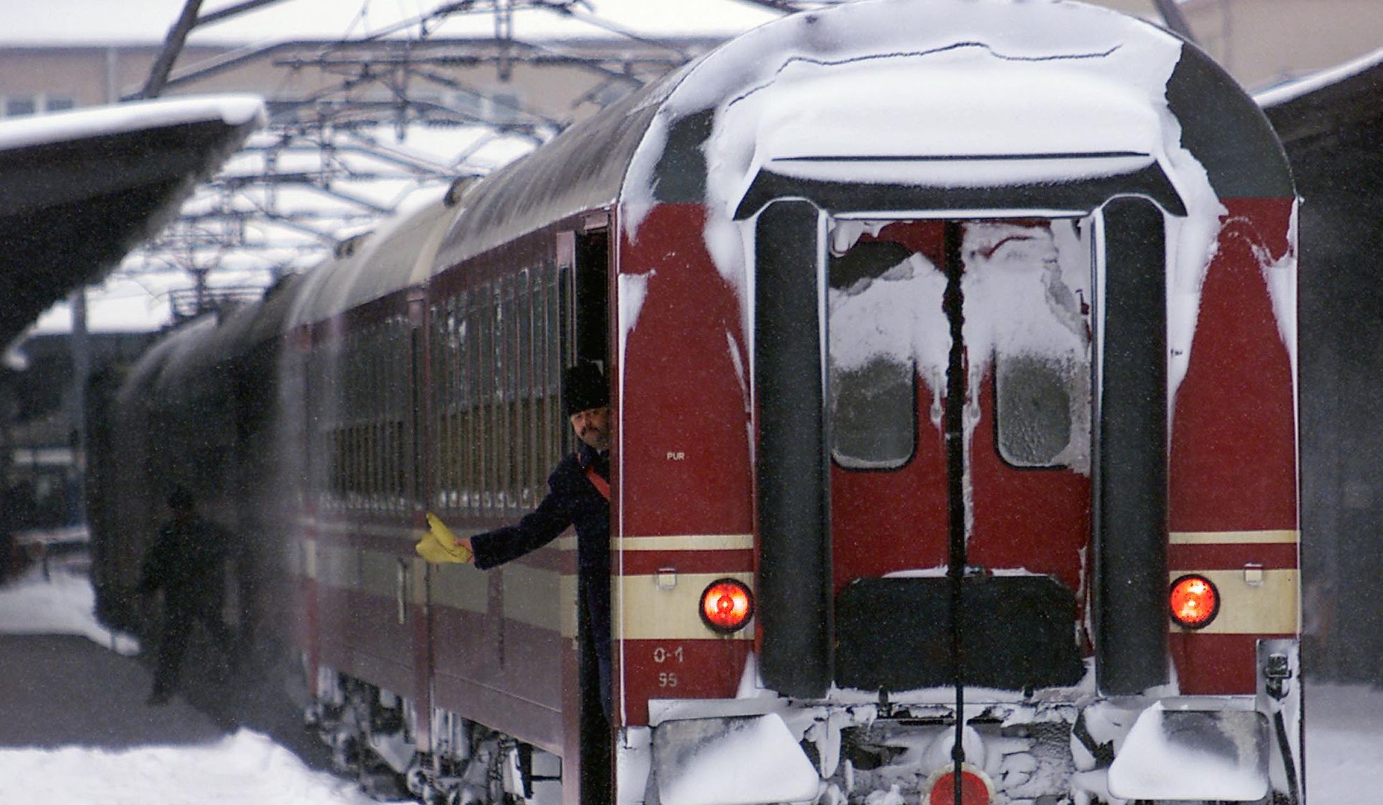 Trenul Bucureşti–Galaţi, blocat trei ore într-o staţie