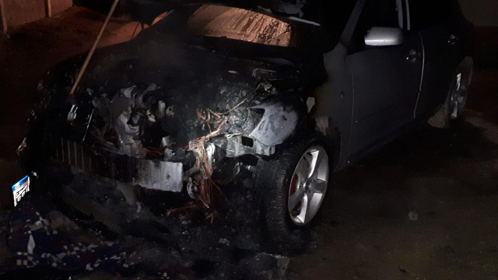 Un autoturism a luat foc pe o stradă din Alba Iulia