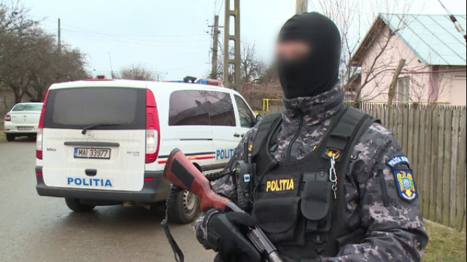 Percheziții la Giurgiu într-un dosar de camătă și proxenetism